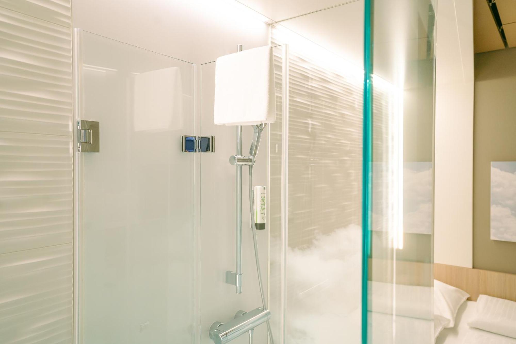 My Cloud Transit Hotel - Guests With International Flight Only! Frankfurt pe Main Exterior foto